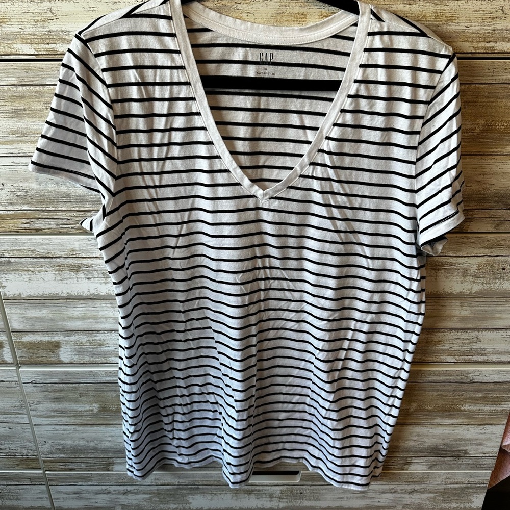 🖤 GAP Favorite Tee Black White Striped V-Neck Short Sleeve XL